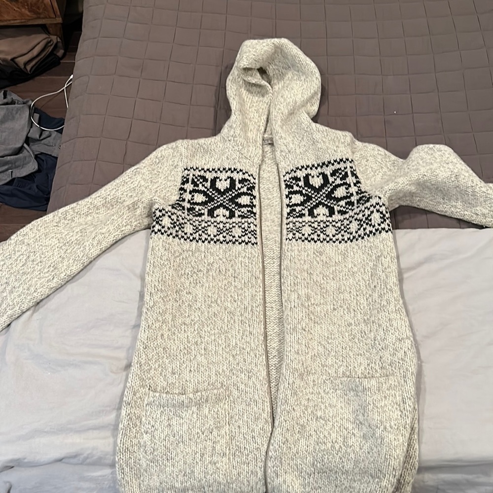 100% wool long women's zip up sweater size s